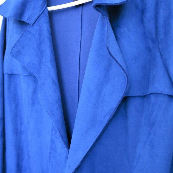 Blue faux suede material AMARYLLIS medium trench coat with matching belt - Picture 4 of 11